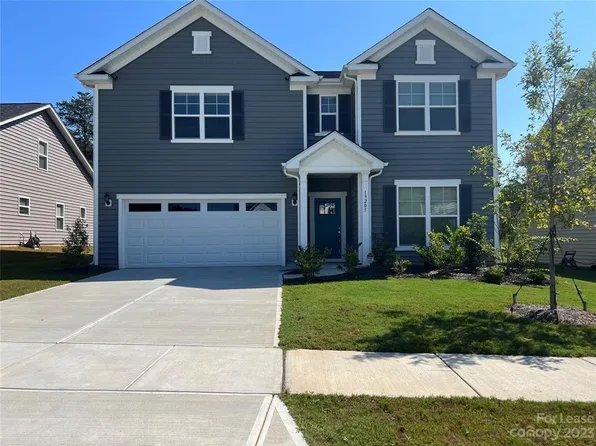 19205 Yellow Birch Dr, Charlotte, NC 28278
