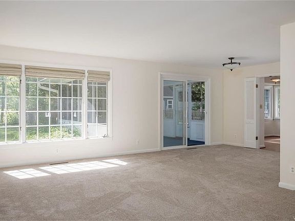 4th image of 205 Treehaven Dr