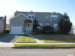 1082 Ott Ln, Merrick, NY 11566