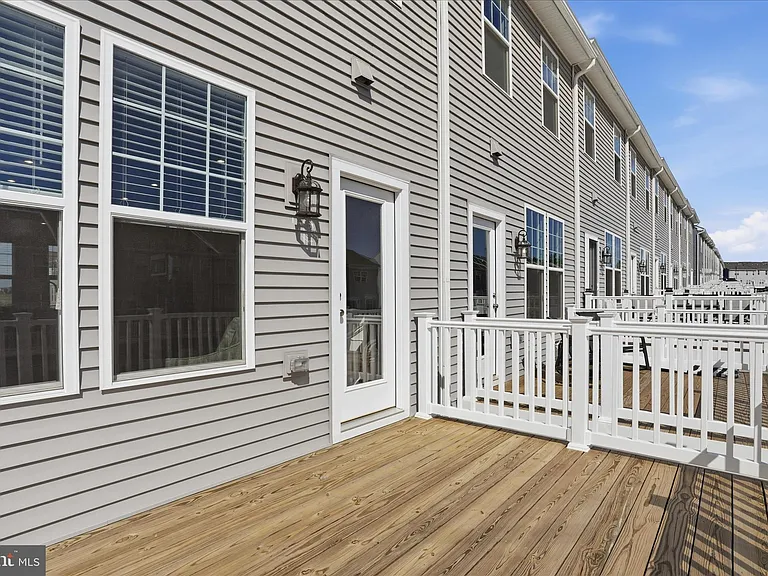 163 Anthem St — Photo 28