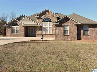 124 Fawn Forest Dr, New Market, AL 35761