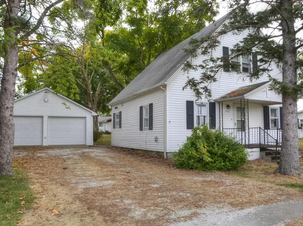 705 W Adams St, Blandinsville, IL 61420