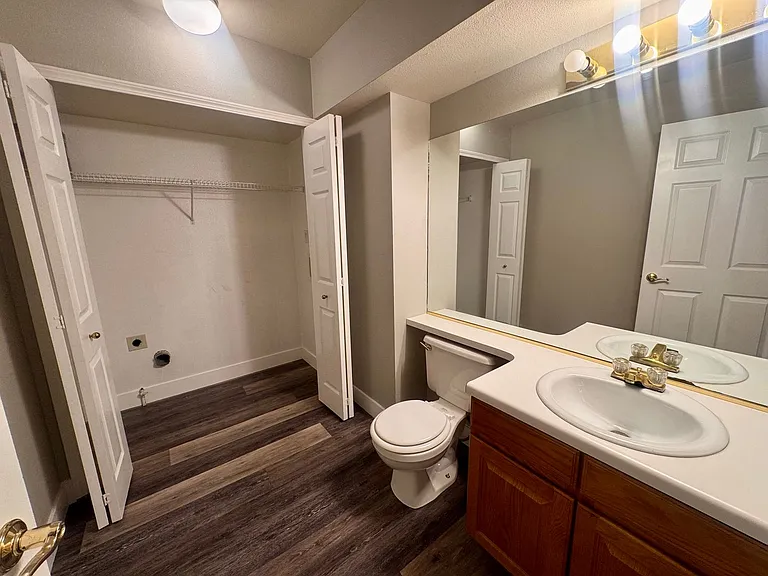 9380 Melbourne Dr — Photo 32