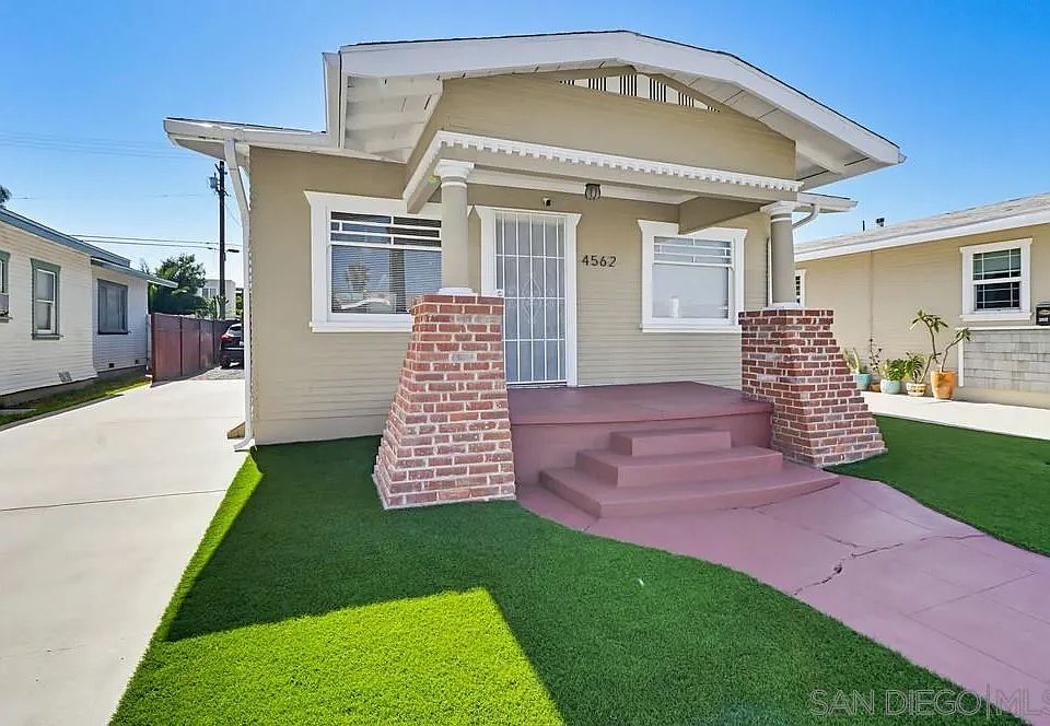 1st image of 4562-4564 32nd St
