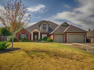 8157 Lindsay Ln, Edmond, OK 73025