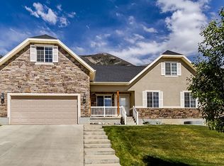 10338 N Avondale Dr, Cedar Hills, UT 84062