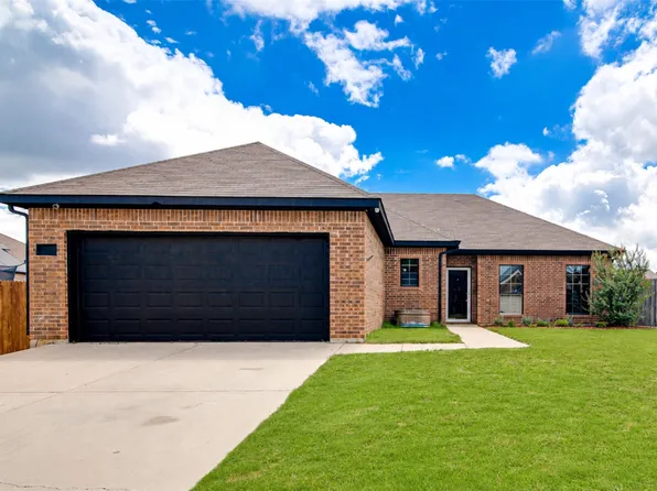 1015 Christine St, Cleburne, TX 76031