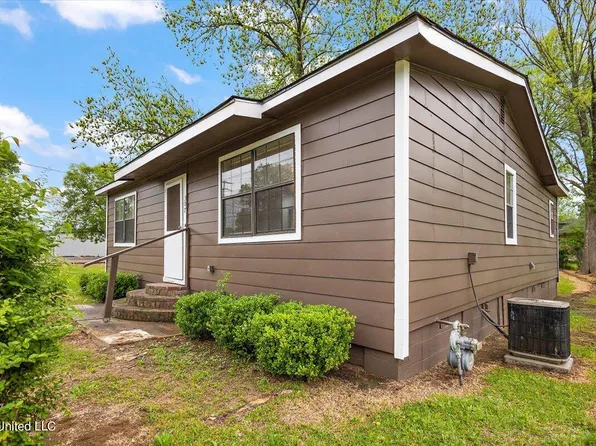 307 W 5th St, Yazoo City, MS 39194