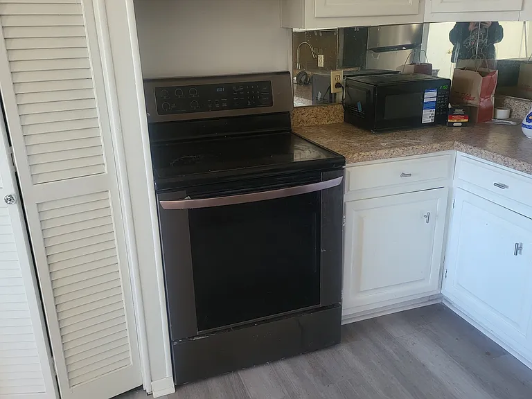 1201 Estancia Ave — Photo 7