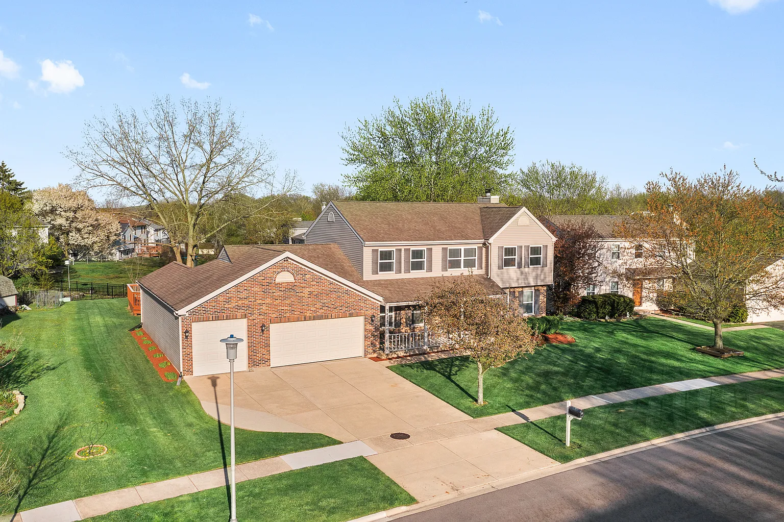 1183 Driftwood Ln photo 1