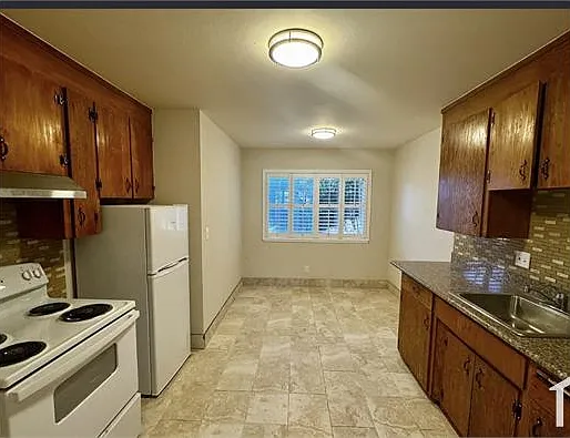 240 Nob Hill Ter #4 — Photo 2