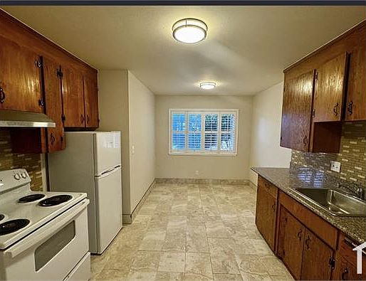 2nd image of 240 Nob Hill Ter APT 4