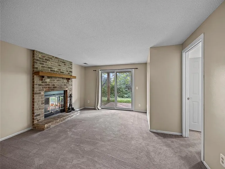 5535 Lindsay St — Photo 9