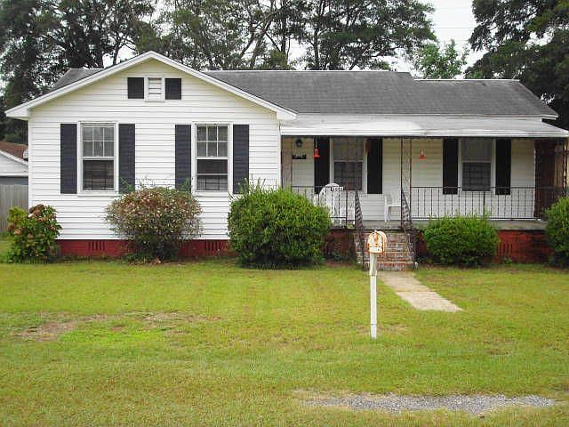 Charming 3 BR / 1 BA Home on Private Lot