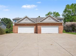 1031 Applegrove St NW, North Canton, OH 44720