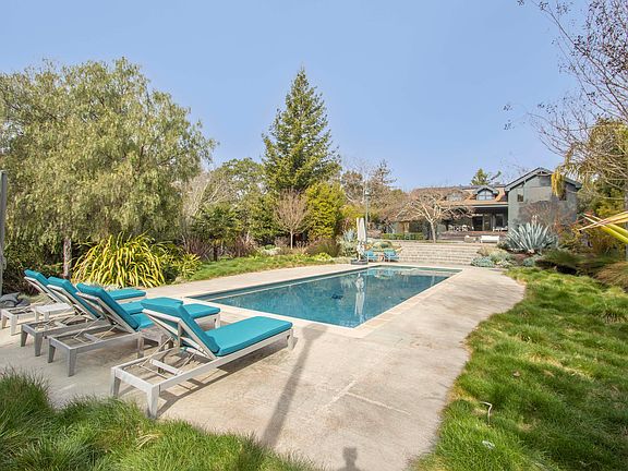2nd image of 110 Fawn Dr