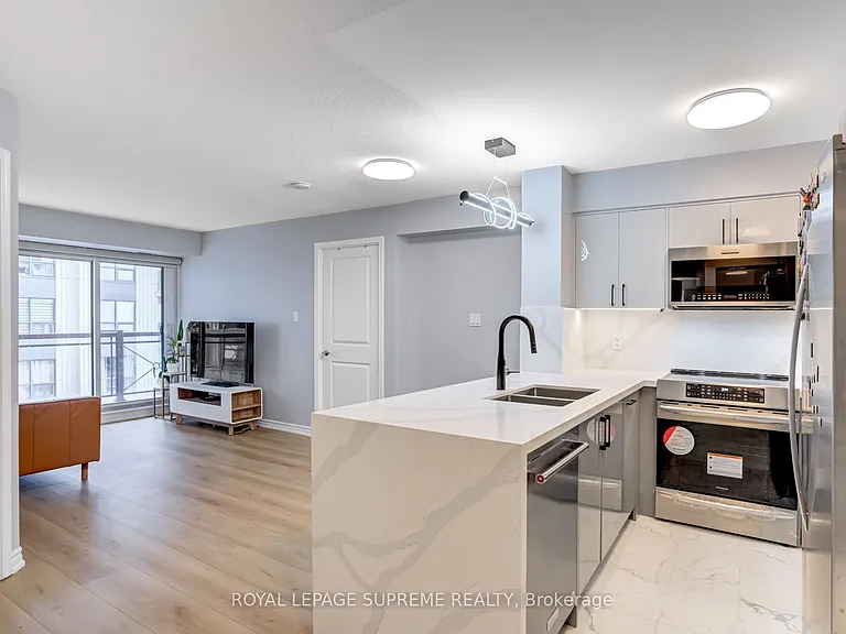 872 Sheppard Ave W #301 — Photo 2
