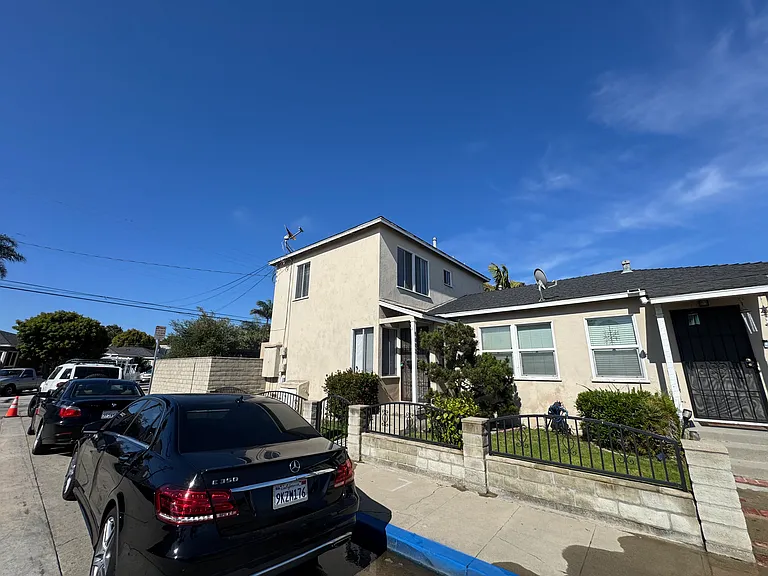 5803 E 2nd St — Photo 2
