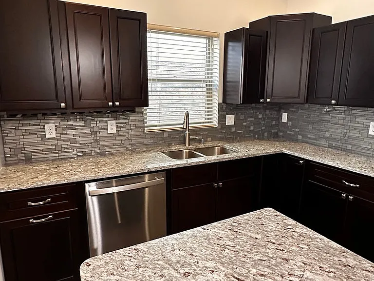 118 Scotland Ct — Photo 17