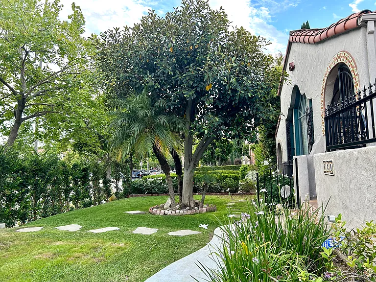 621 S Highland Ave — Photo 3