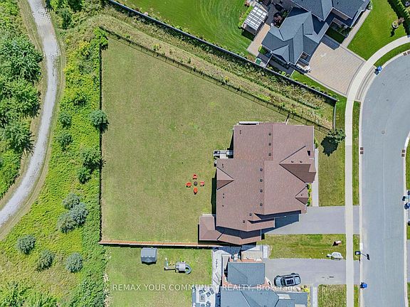 3rd image of 19 Redmond Cres
