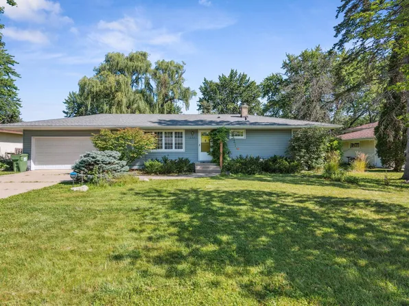 397 Judith Ave, Roseville, MN 55113