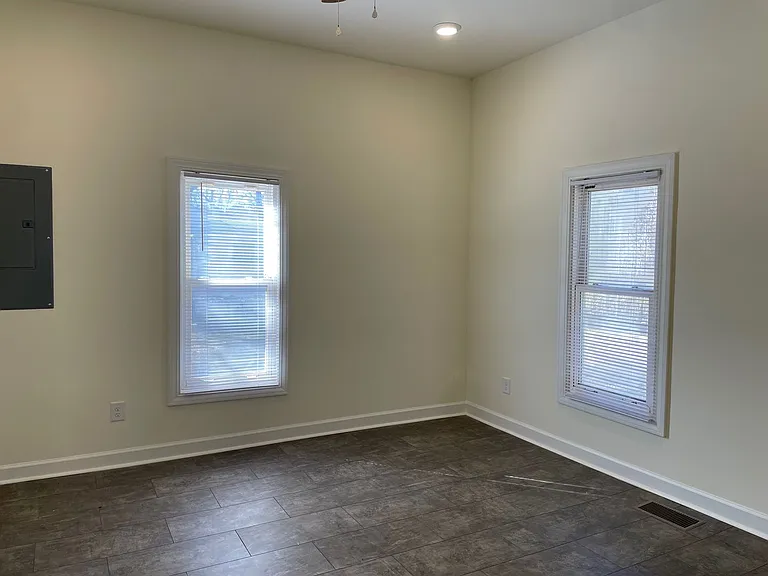 1125 N Main St — Photo 12