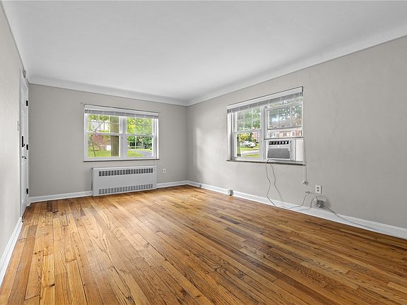 5th image of 2769 Losantiville Ave