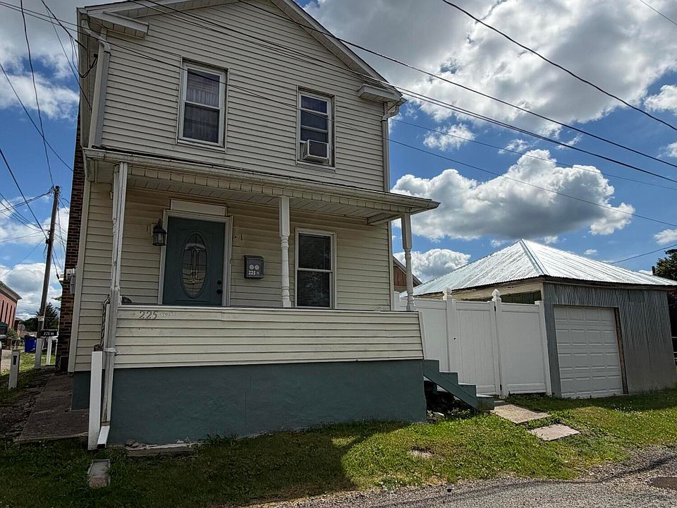 1st image of 225 W Blaine St Rear W