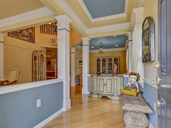 3rd image of 431 Breakers Ln