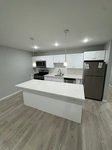 242 Harrison St Photo 1