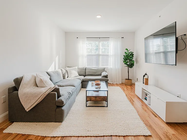 599 Franklin Ave #7 — Photo 7