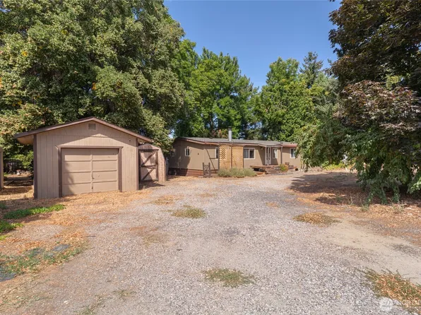 715 10th Street NE, East Wenatchee, WA 98802