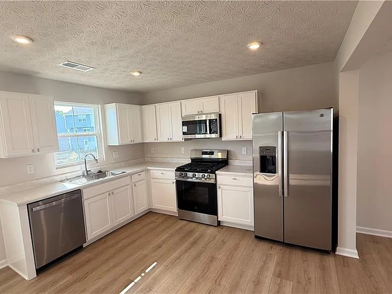 4028 Hemlock Ct — Photo 9