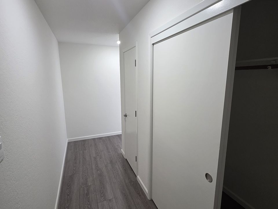 1st image of 830 Corbett Ave #201