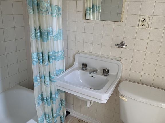3rd image of 17 Alexander St #3