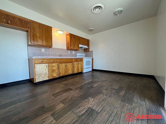 3rd image of 1500-1504 Owens St