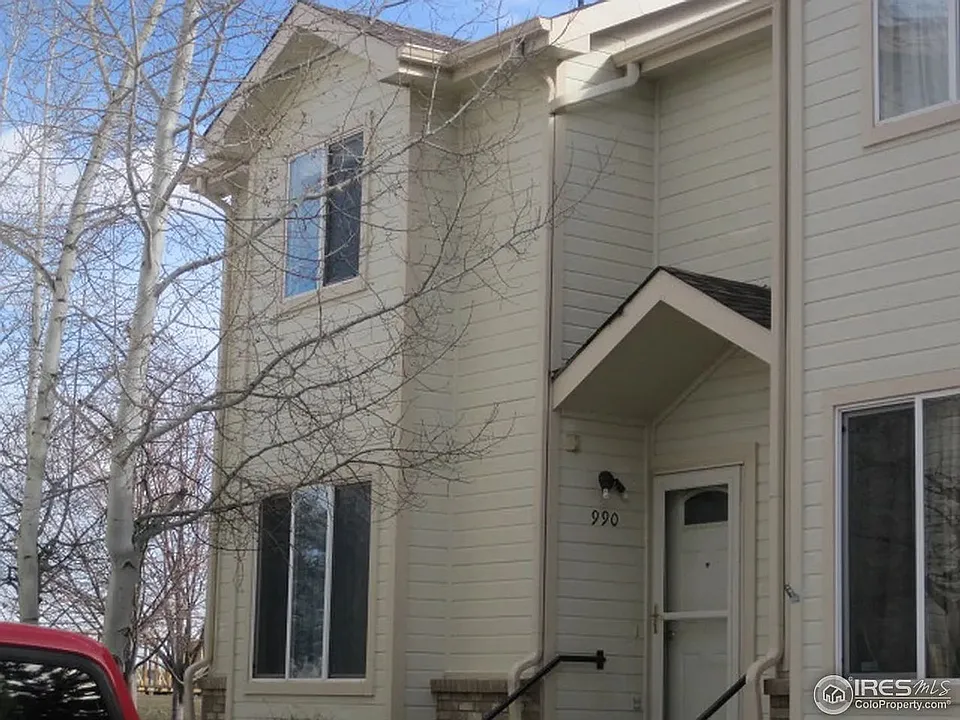 990 Monroe Ave