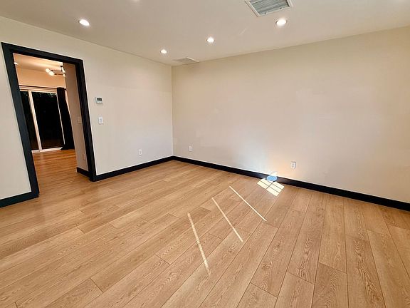 3rd image of 7309 Yarmouth Ave