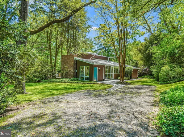 2009 Marthas Rd, Alexandria, VA 22307