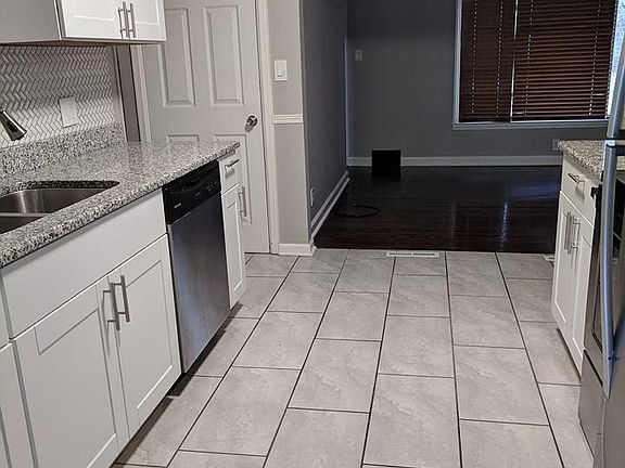 4th image of 5451 S Lake Dr