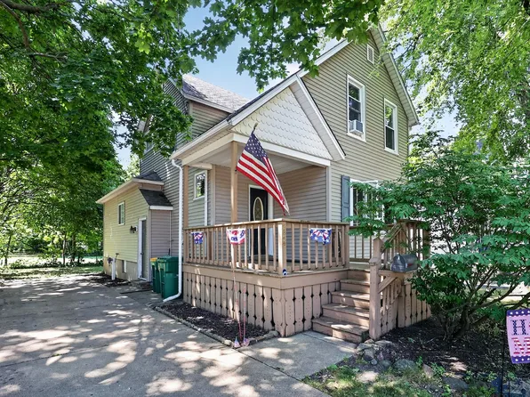224 Charles St, Sycamore, IL 60178