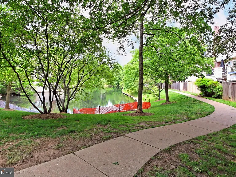 1100 Quaker Hill Dr #401 — Photo 26