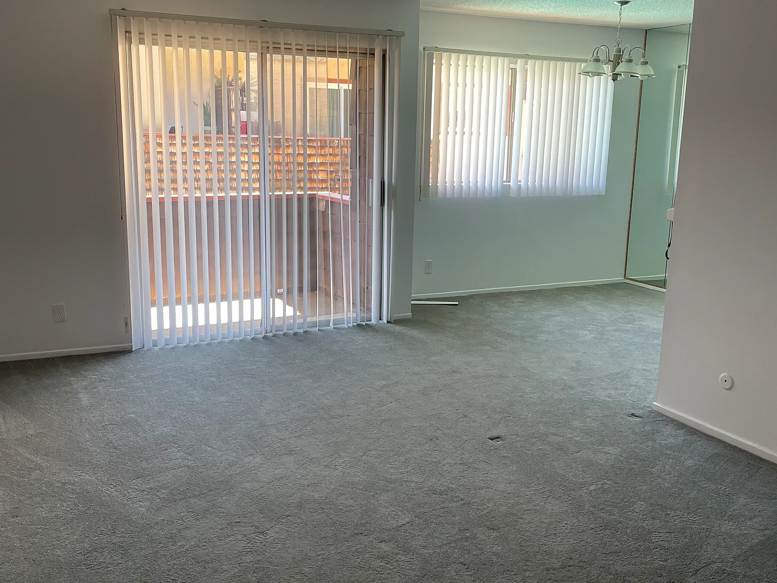 5414 Newcastle Ave — Photo 2