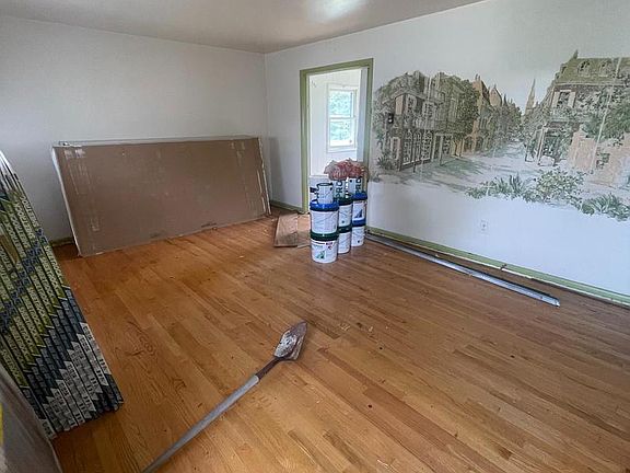 5th image of 28 Clay St