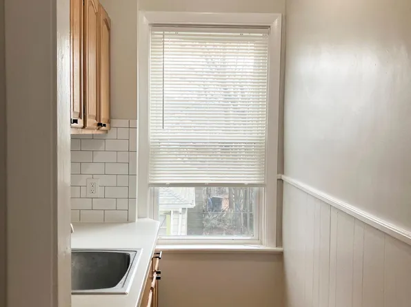 58 Alverson Ave Floor 2, Providence, RI 02909