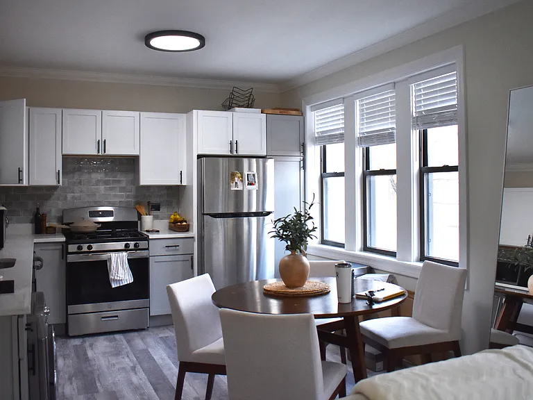 839 W Cornelia Ave #2N — Photo 3