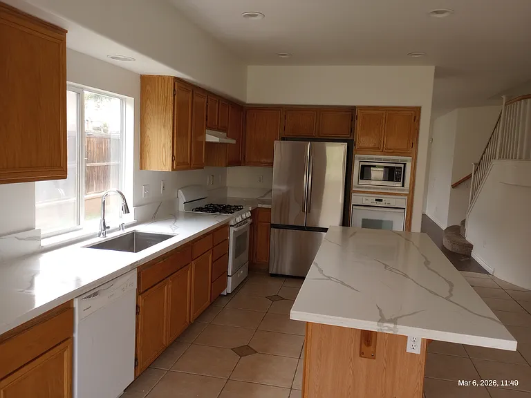 De La Valle Dr — Photo 5