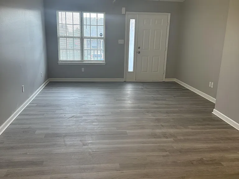 2541 Danielle Ln — Photo 4