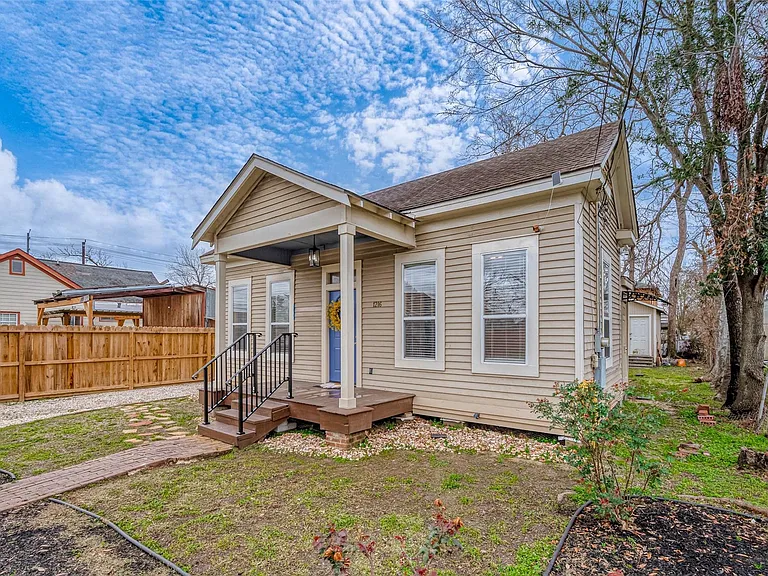 1216 Campbell St — Photo 29